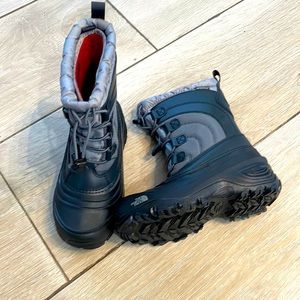 The north face snow boots - brand new